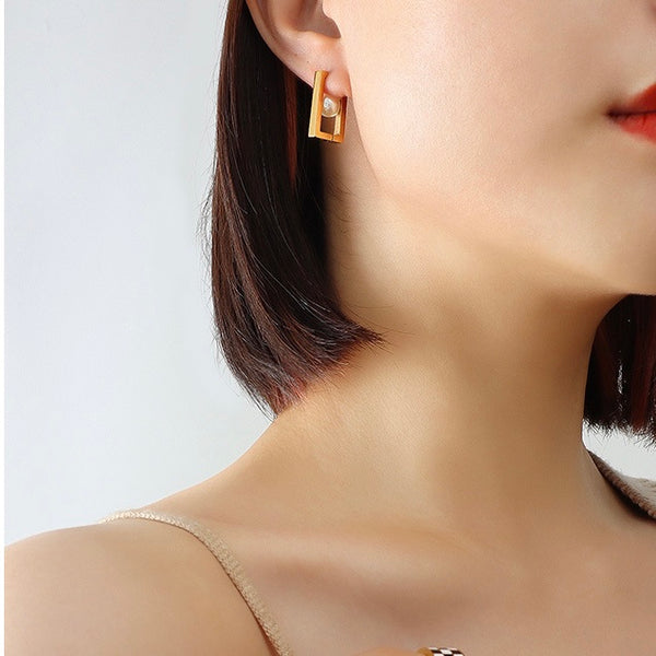 GEOMETRIC WITH PEALR EARRINGS