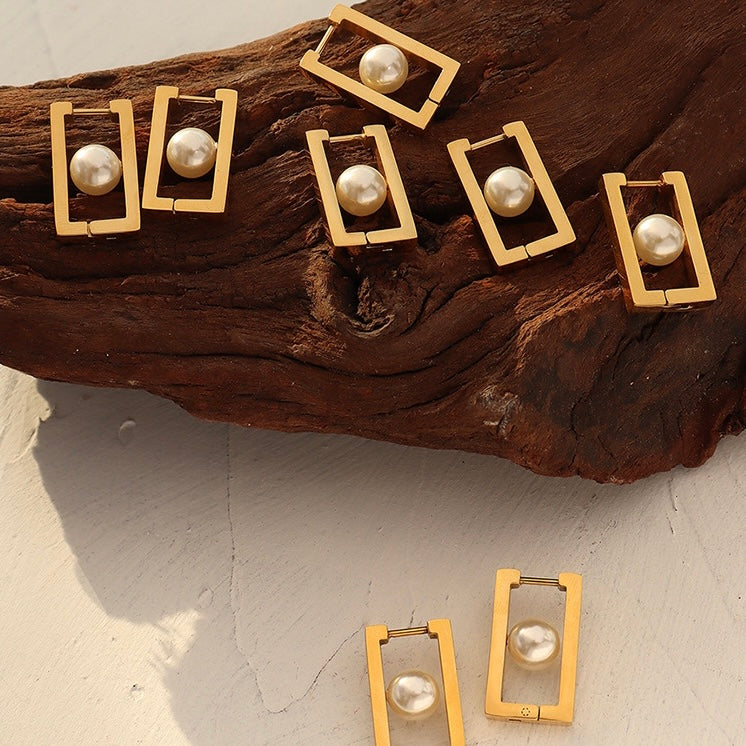 GEOMETRIC WITH PEALR EARRINGS