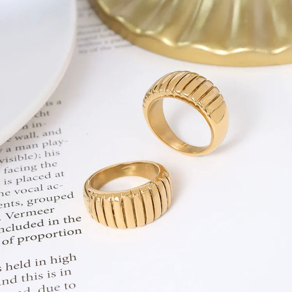 CROISSANT RING