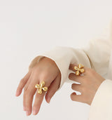 FLOWER SHAPED RING