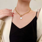 SIMPLE NECKLACE WITH NACAL PENDANT